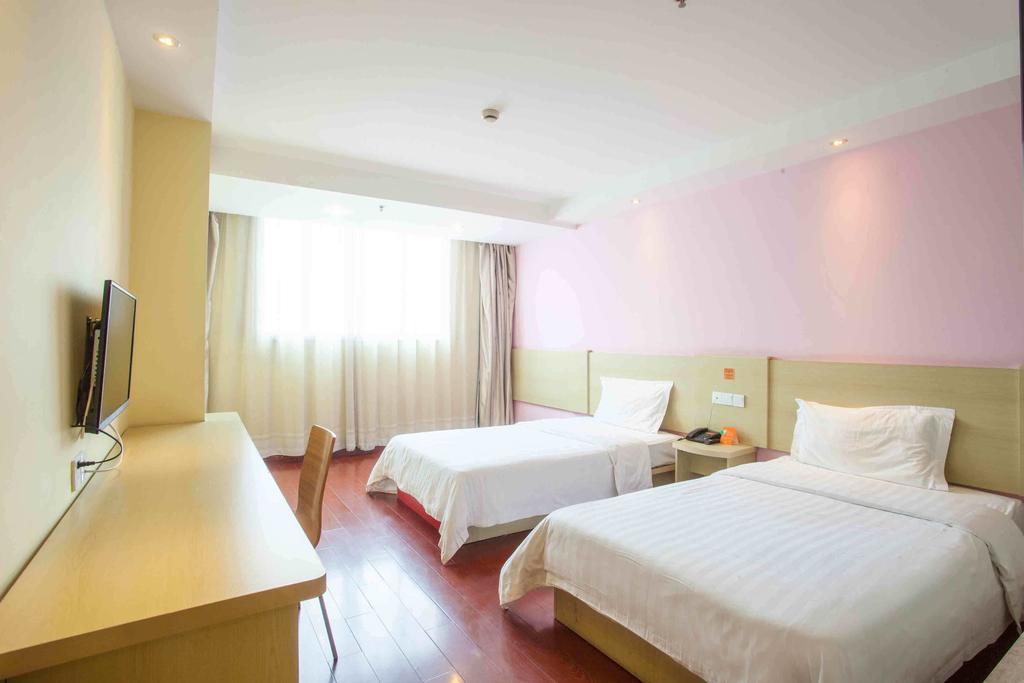 7Days Premium Chongqing Hongqihegou Hotel Room photo