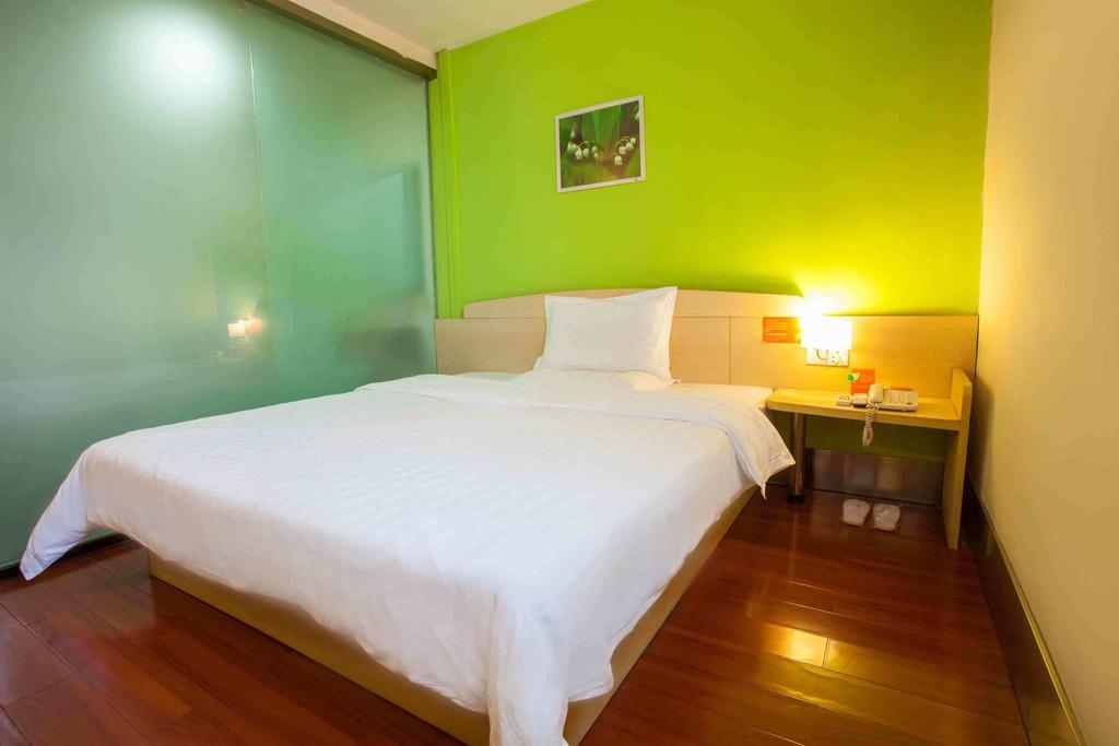 7Days Premium Chongqing Hongqihegou Hotel Room photo