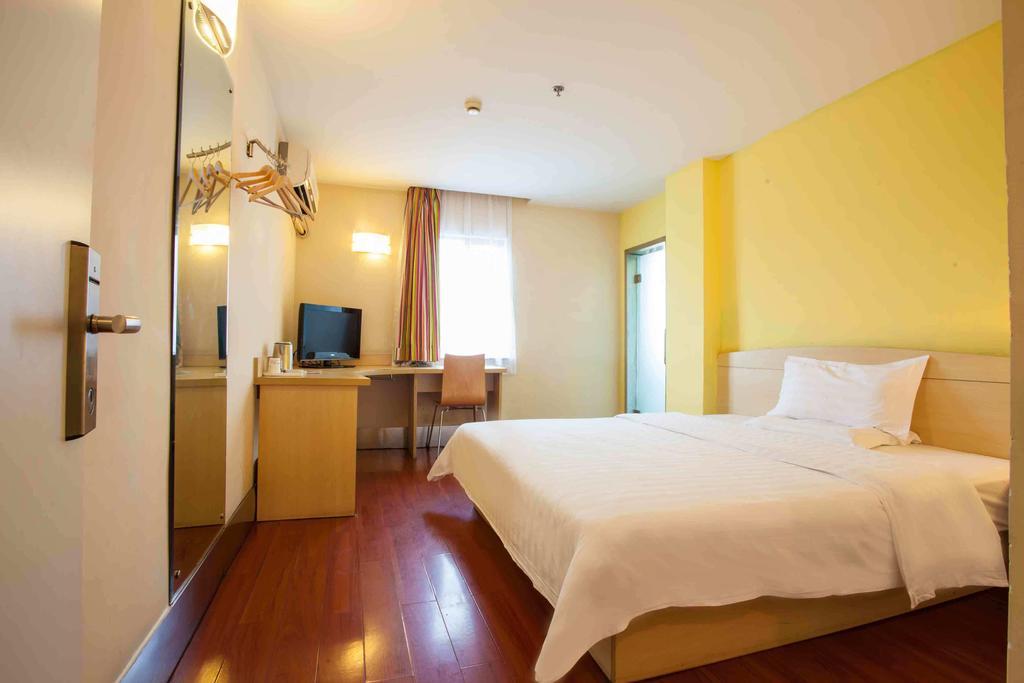 7Days Premium Chongqing Hongqihegou Hotel Room photo