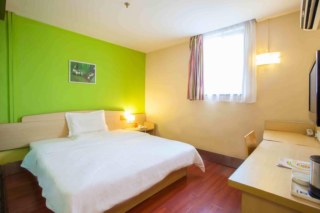 7Days Premium Chongqing Hongqihegou Hotel Room photo